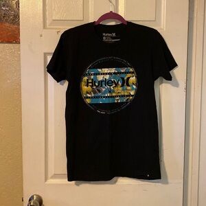 Mens Hurley T-shirt with tropical shark design. M107